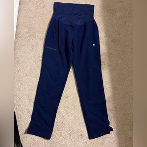 Figs maternity yola scrubs, size small